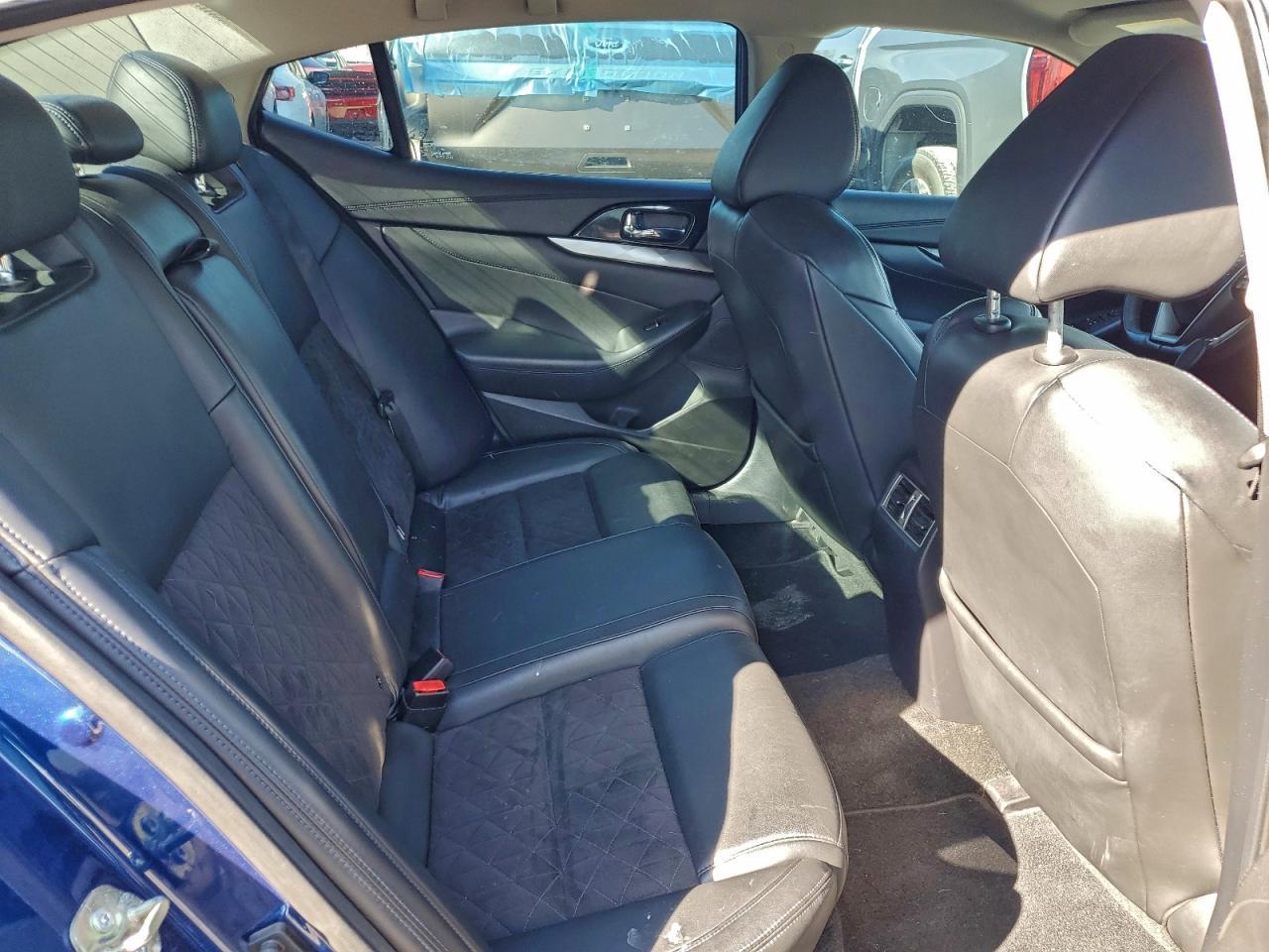 2017 NISSAN Maxima