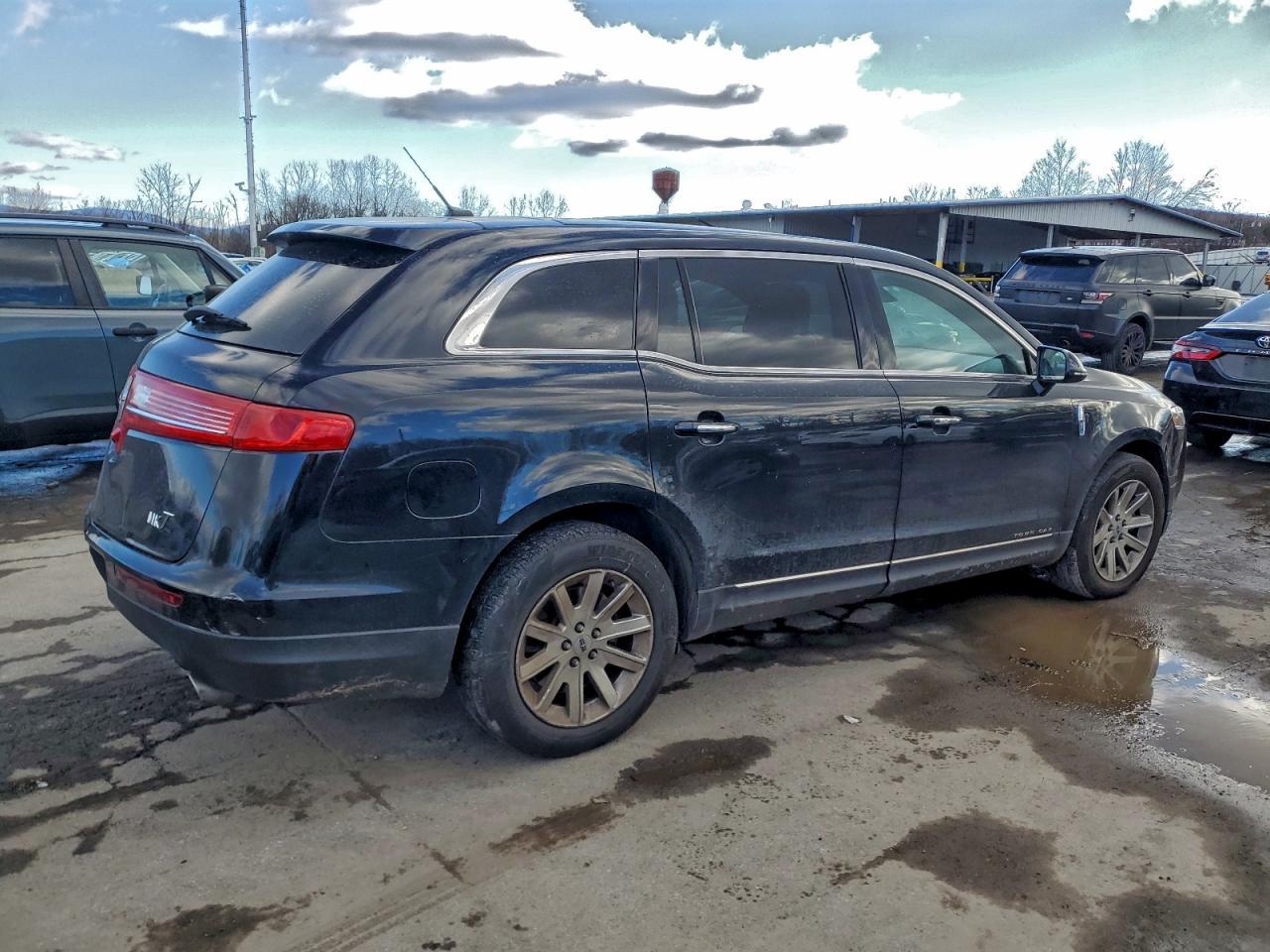 2019 LINCOLN MKT