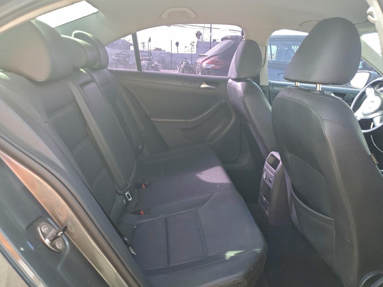 2011 VOLKSWAGEN JETTA