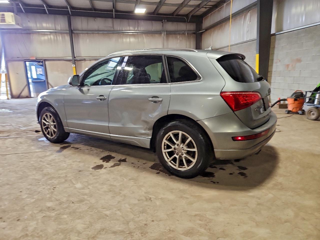 2011 AUDI Q5
