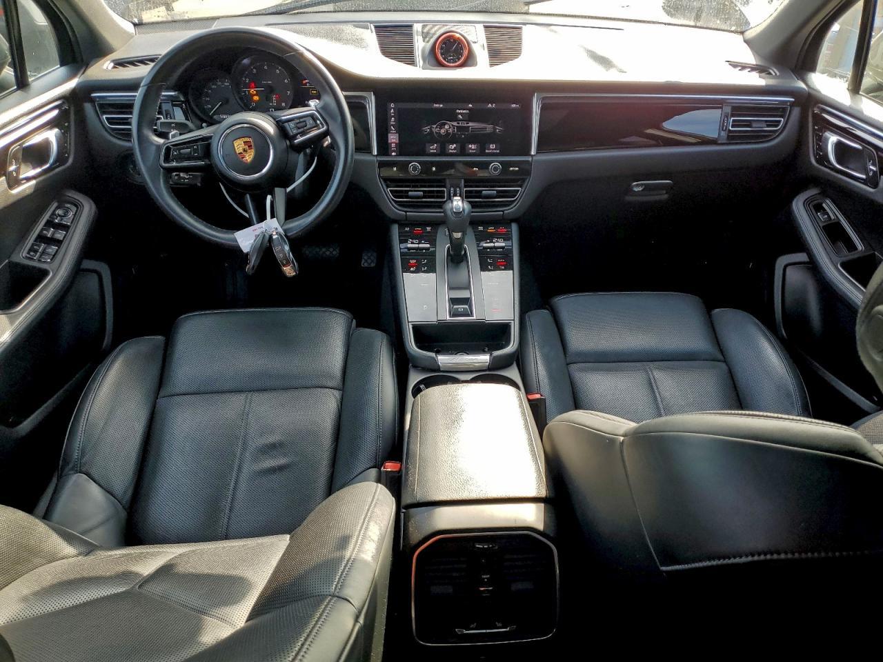 2022 PORSCHE Macan