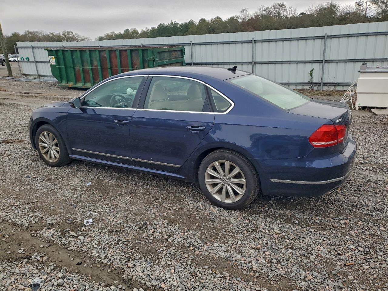 2012 VOLKSWAGEN Passat