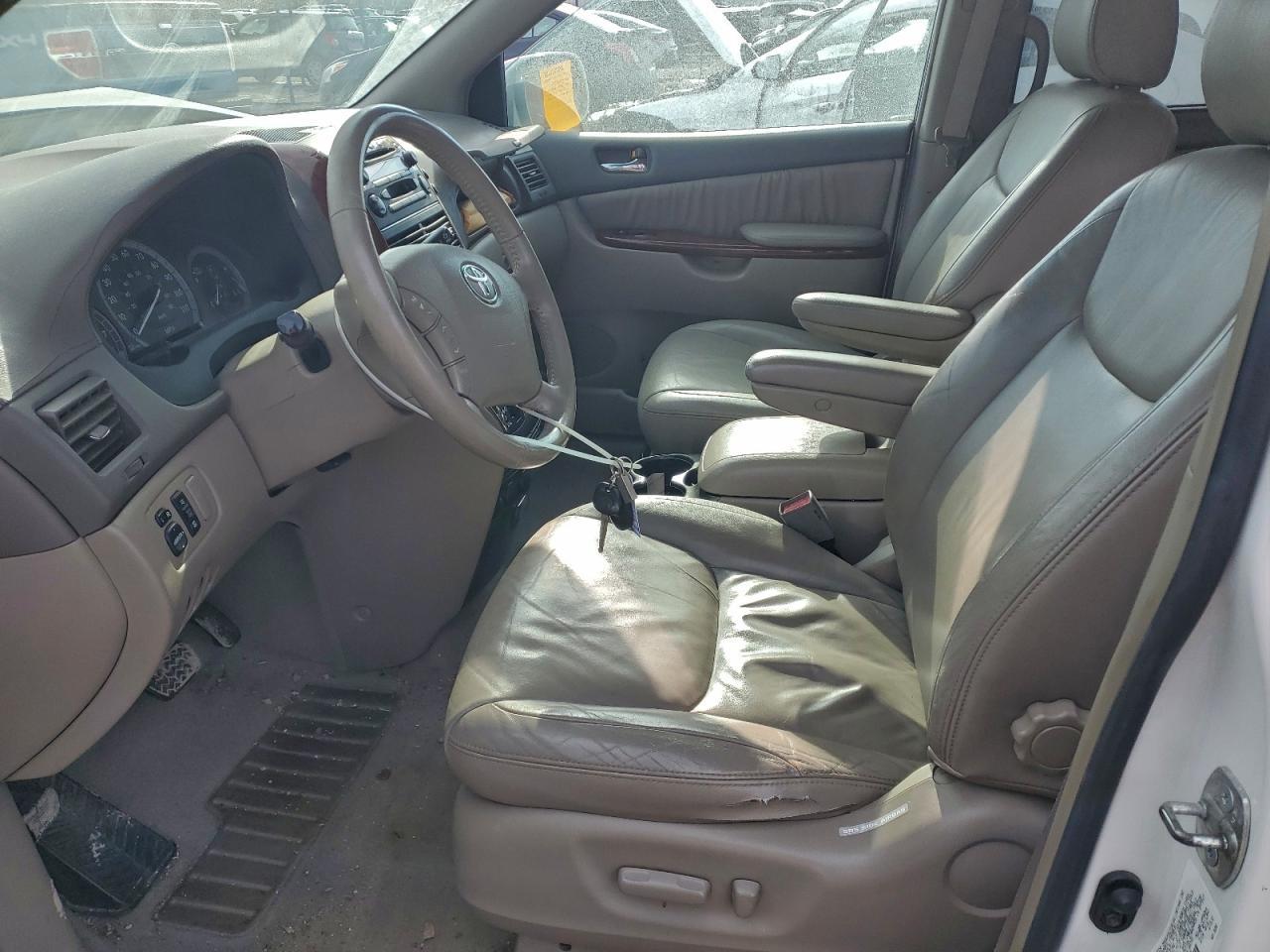 2004 TOYOTA SIENNA