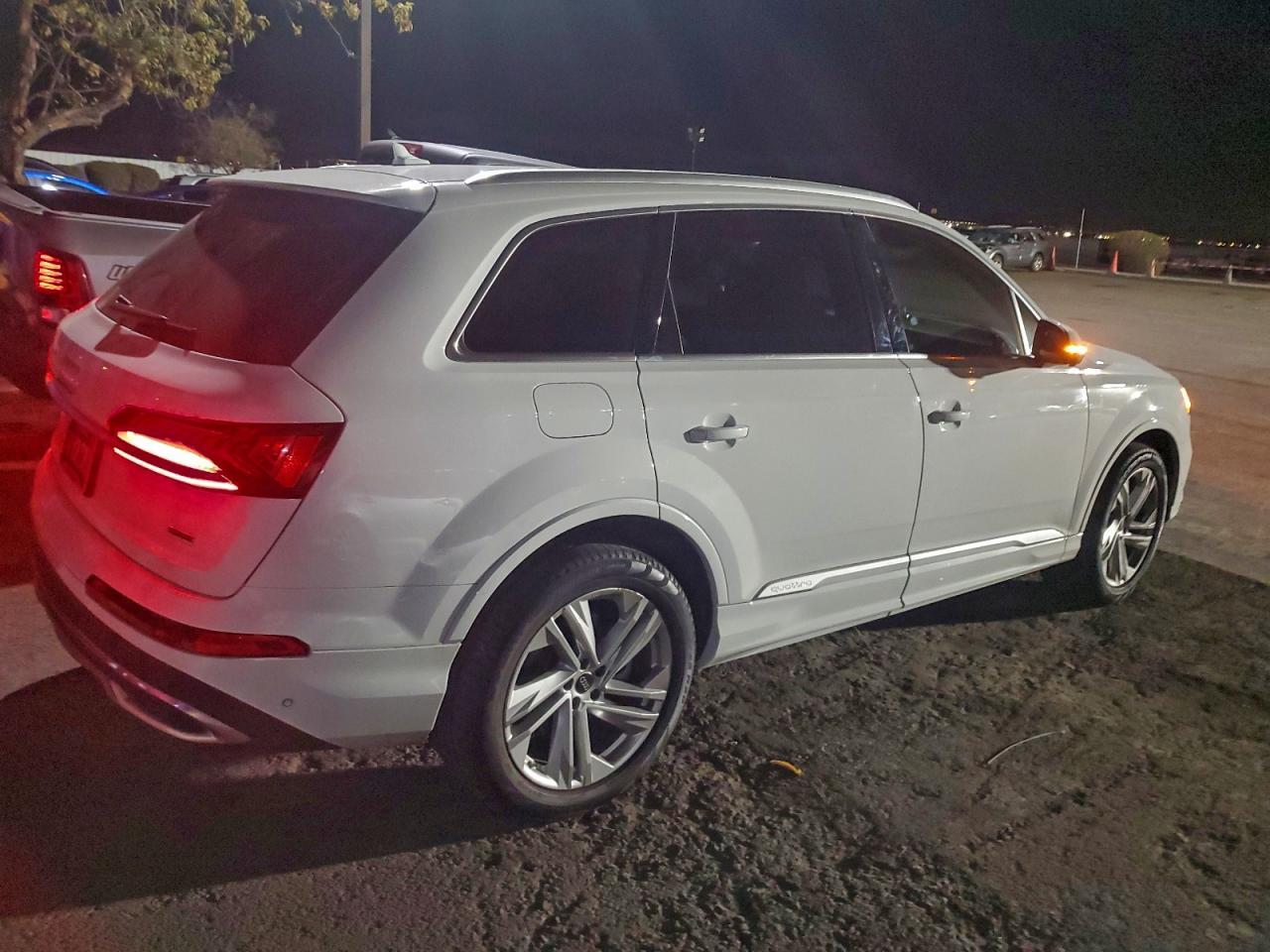 2023 AUDI Q7