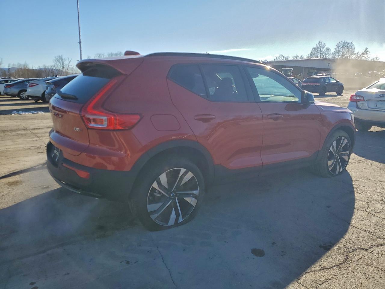 2025 VOLVO XC40