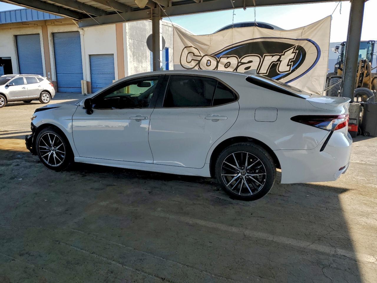 2024 TOYOTA CAMRY