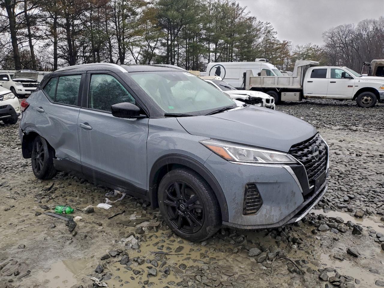 2023 NISSAN KICKS