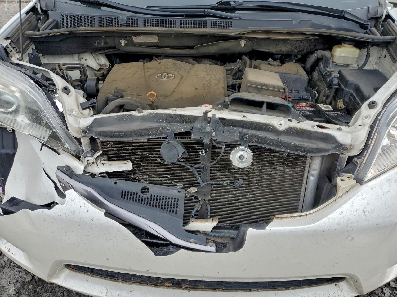 2017 TOYOTA SIENNA