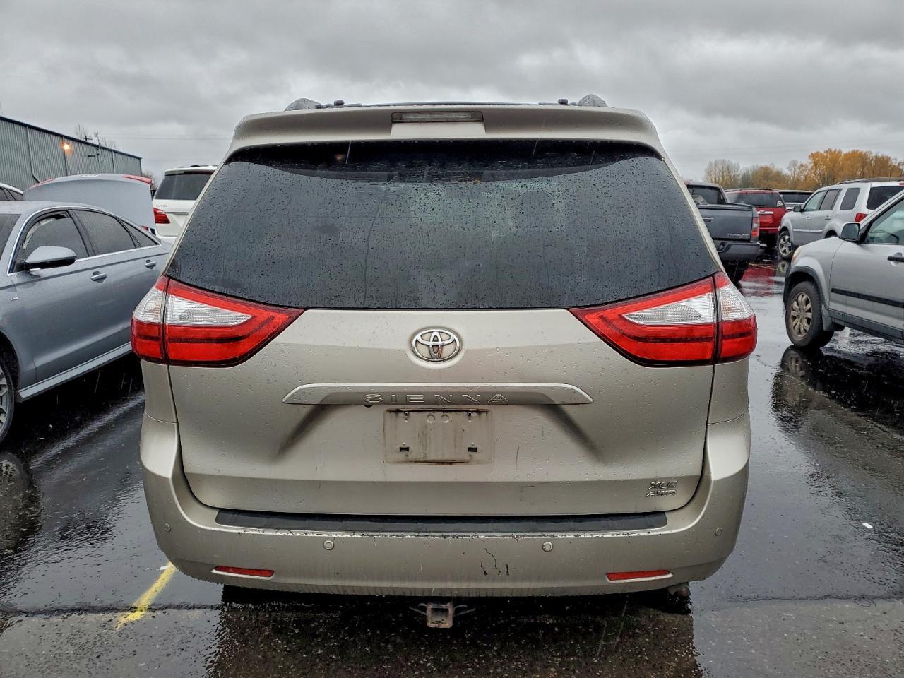 2015 TOYOTA SIENNA