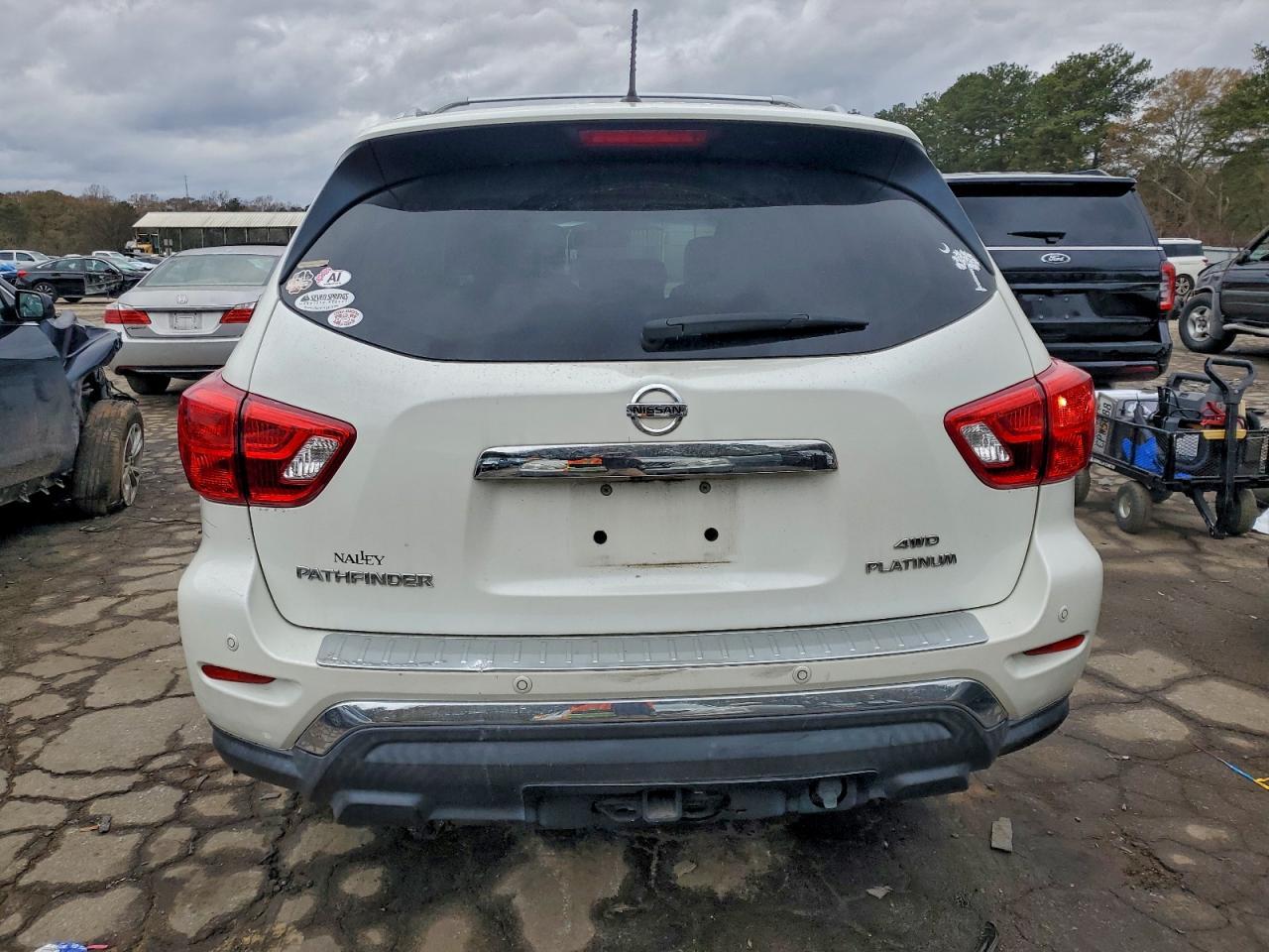 2017 NISSAN PATHFINDER