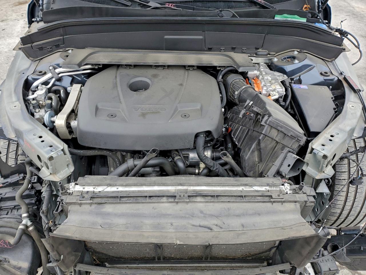 2021 VOLVO XC90