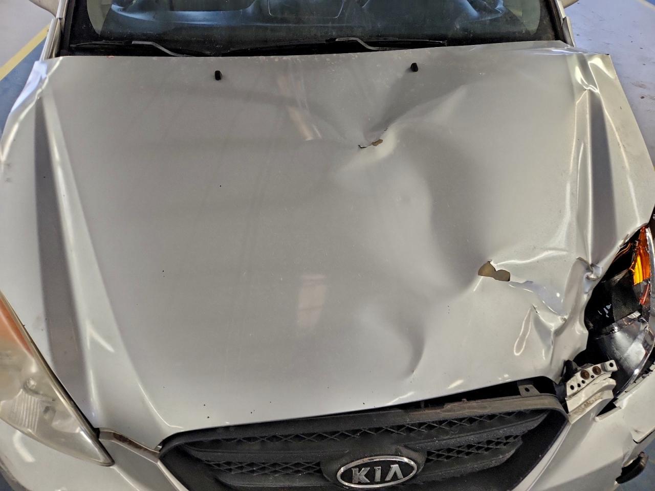 2010 KIA RONDO