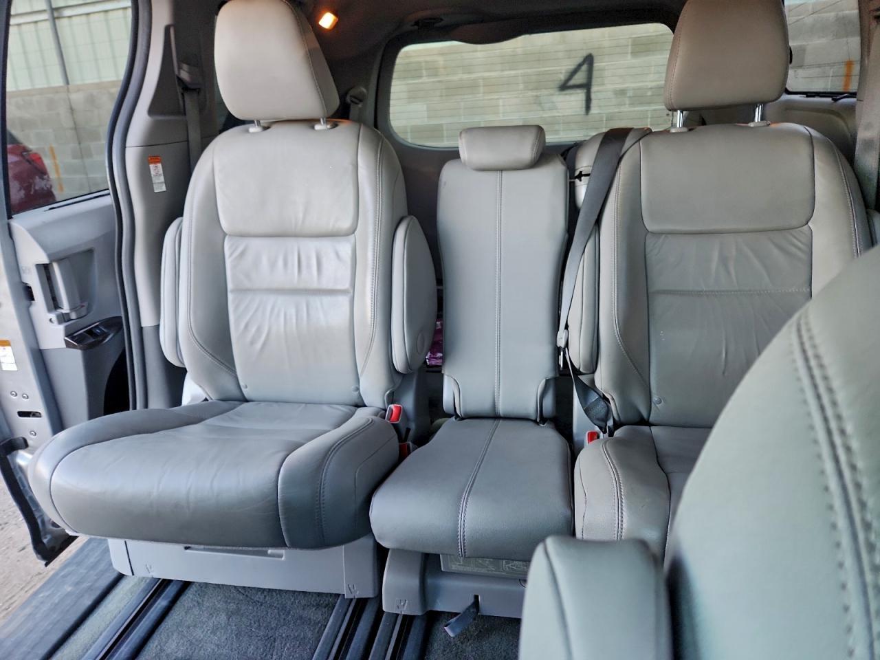 2016 TOYOTA SIENNA