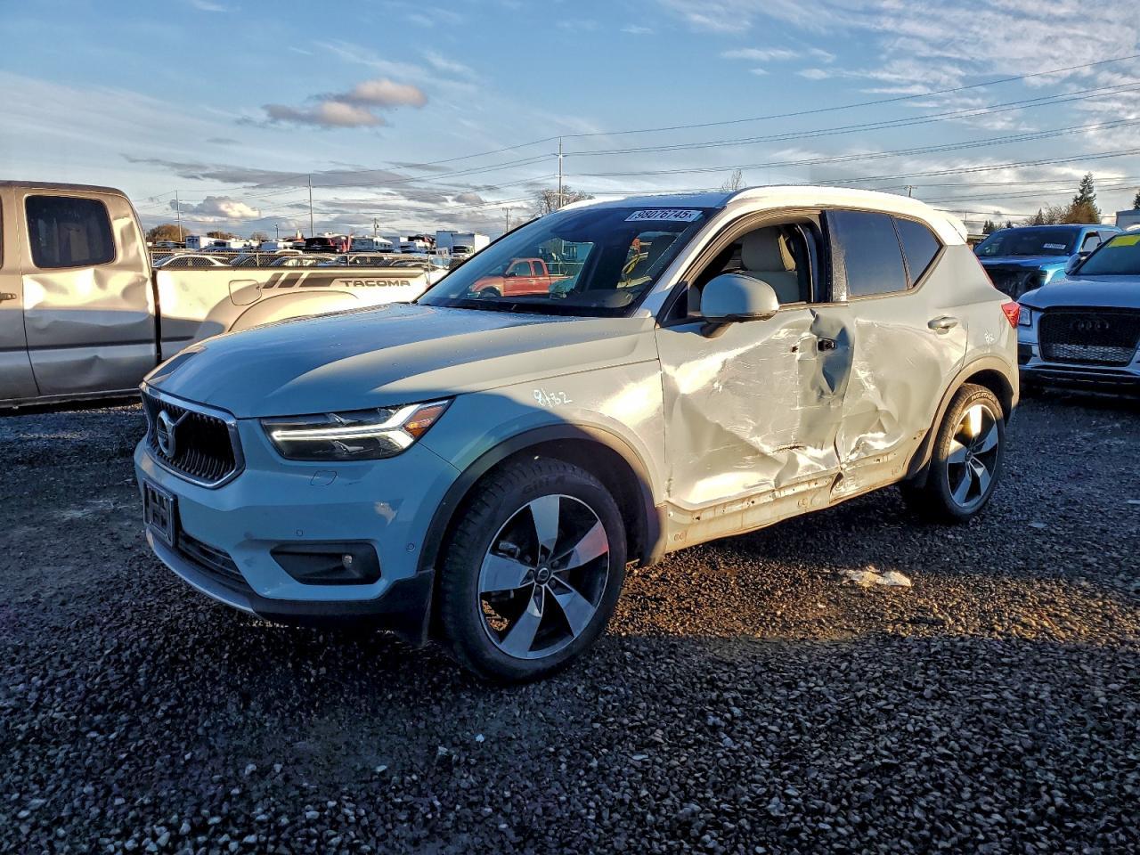 2019 VOLVO XC40