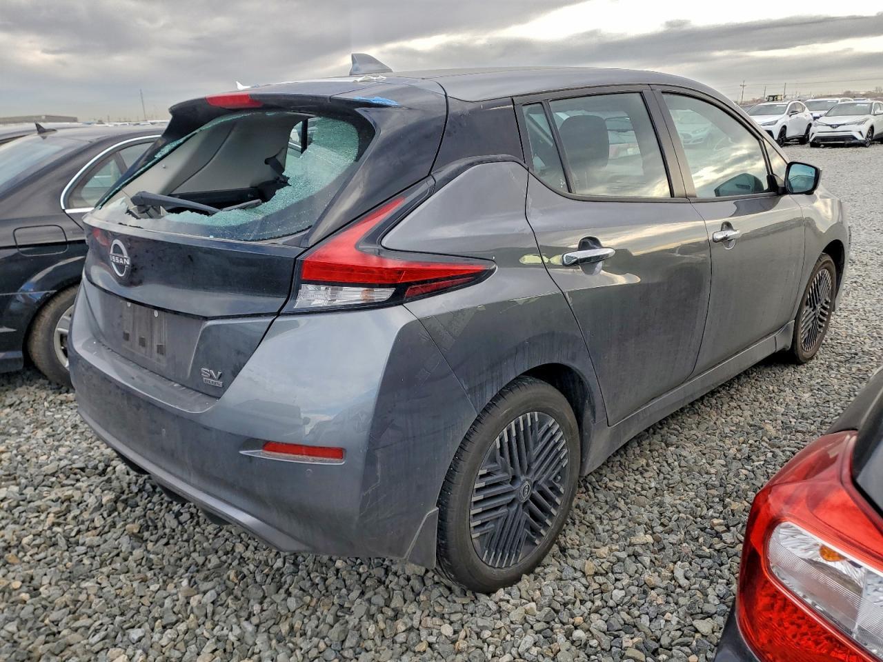 2025 NISSAN LEAF