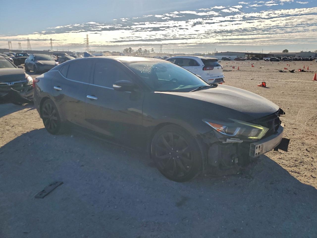 2016 NISSAN Maxima