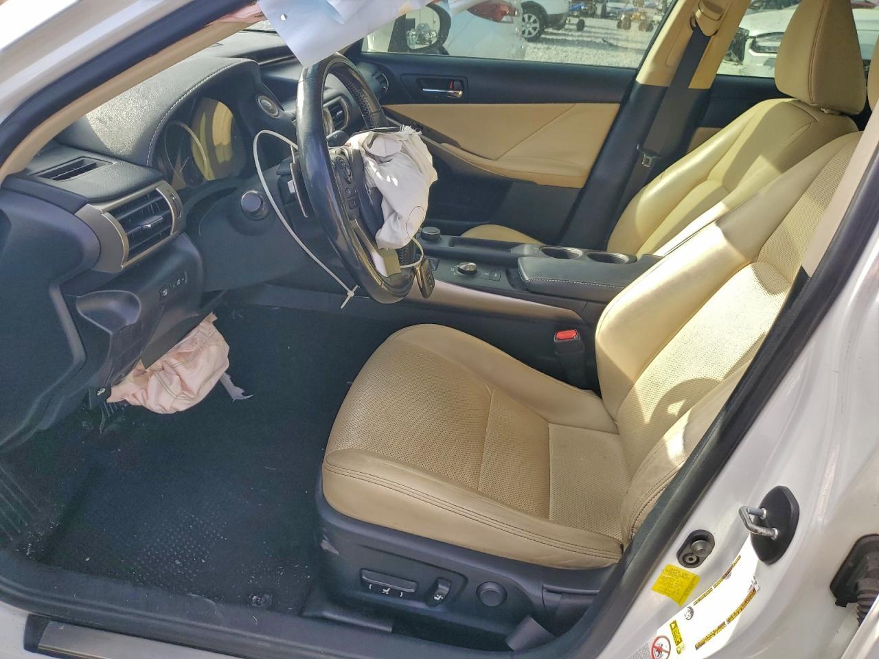 2016 LEXUS IS 200t