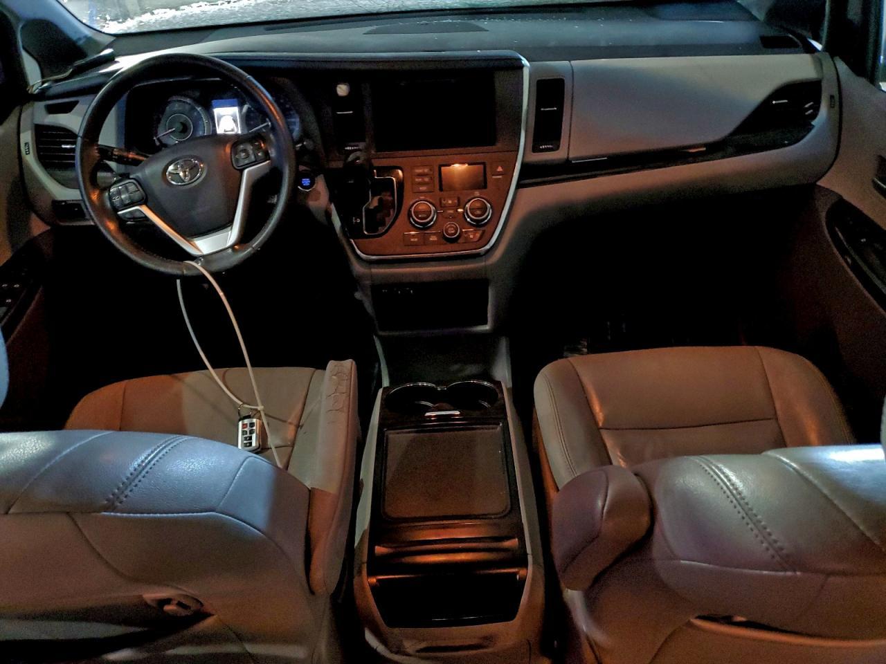 2017 TOYOTA SIENNA