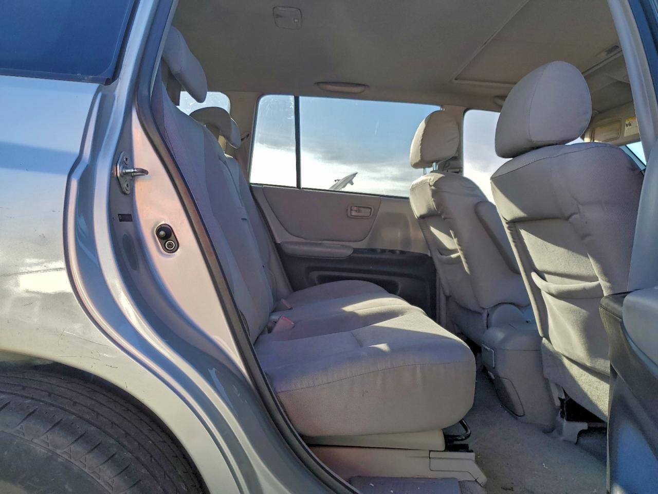 2005 TOYOTA HIGHLANDER