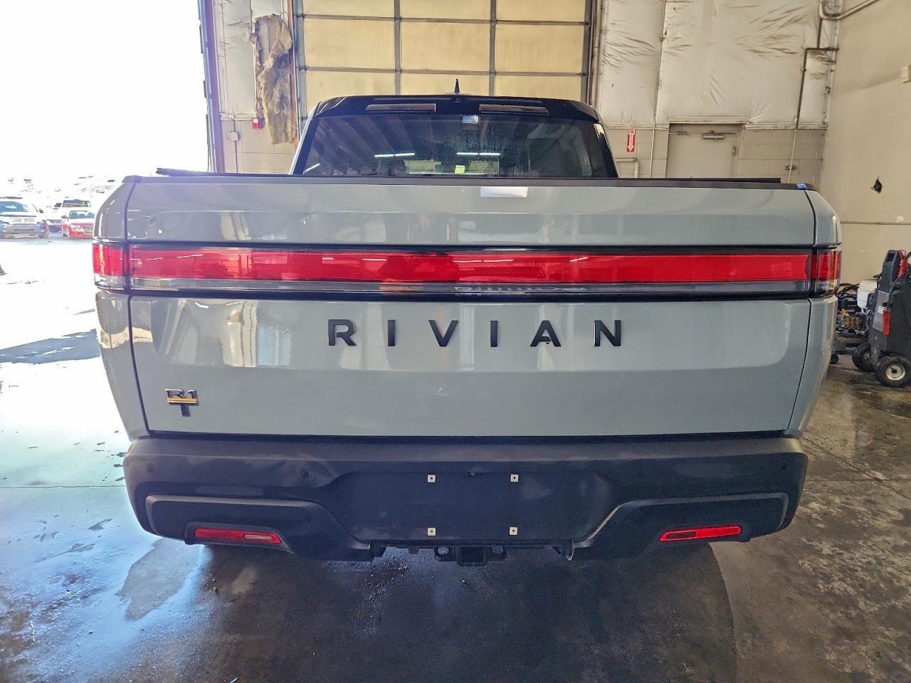 2022 RIVIAN R1t