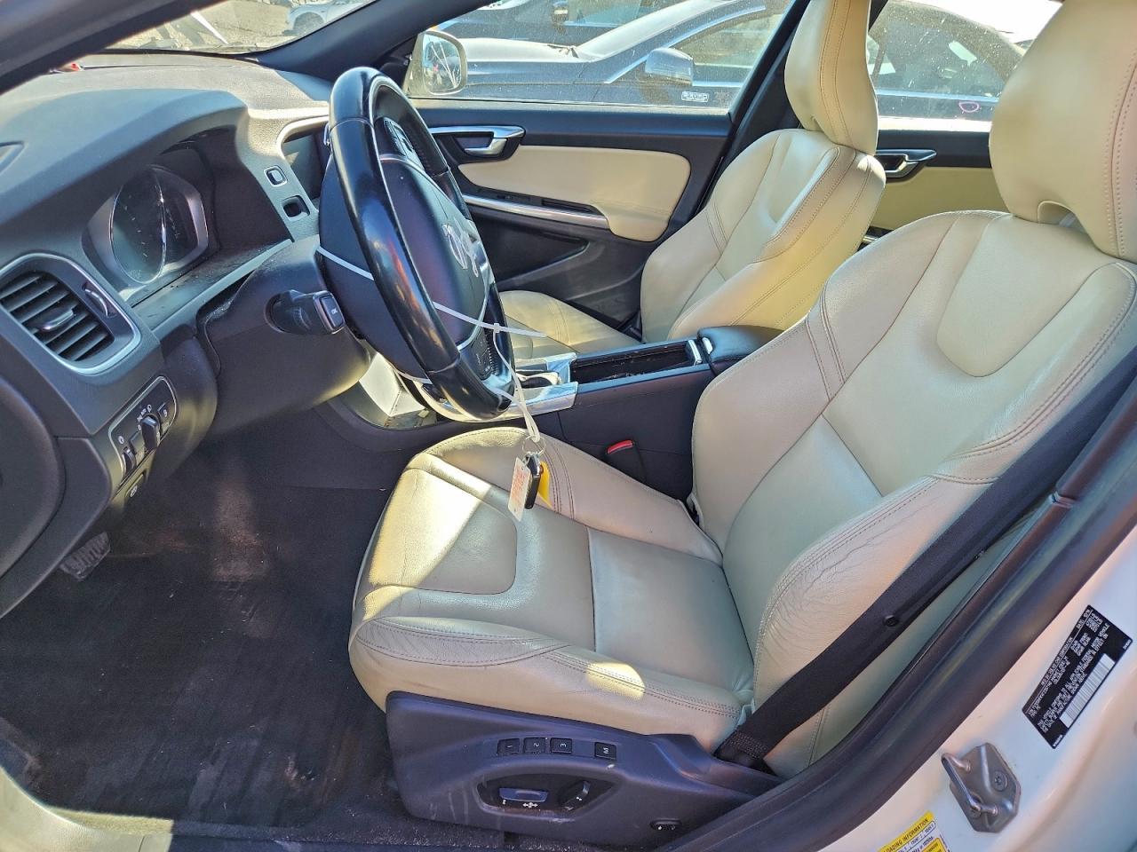 2015 VOLVO S60