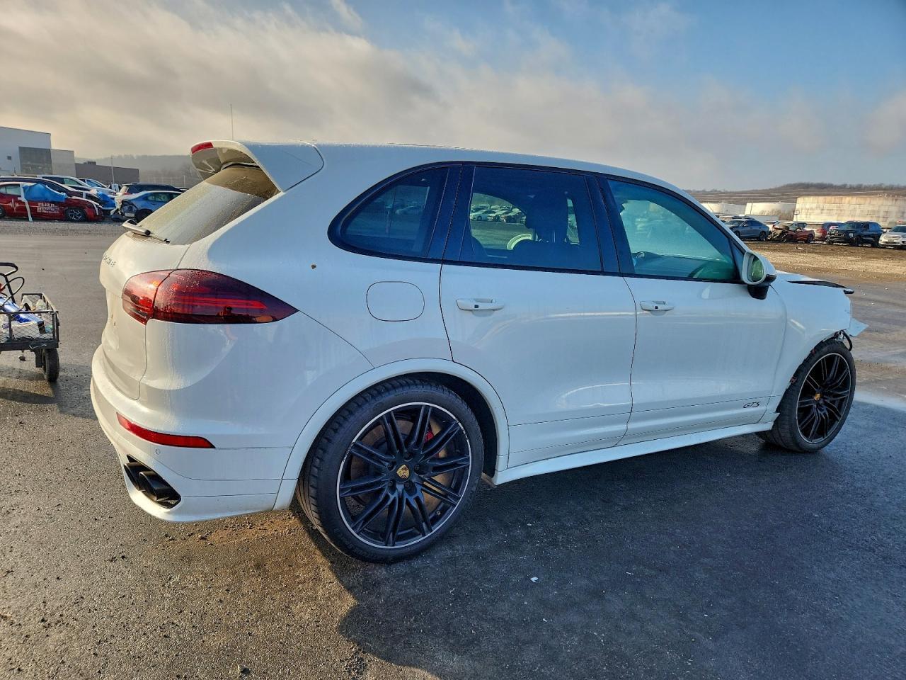 2017 PORSCHE CAYENNE