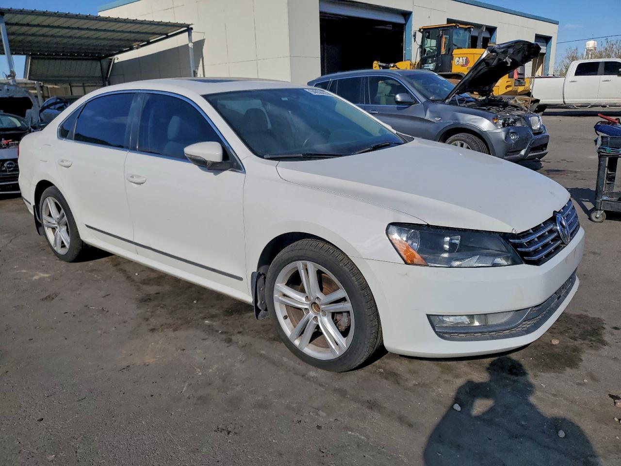 2012 VOLKSWAGEN Passat