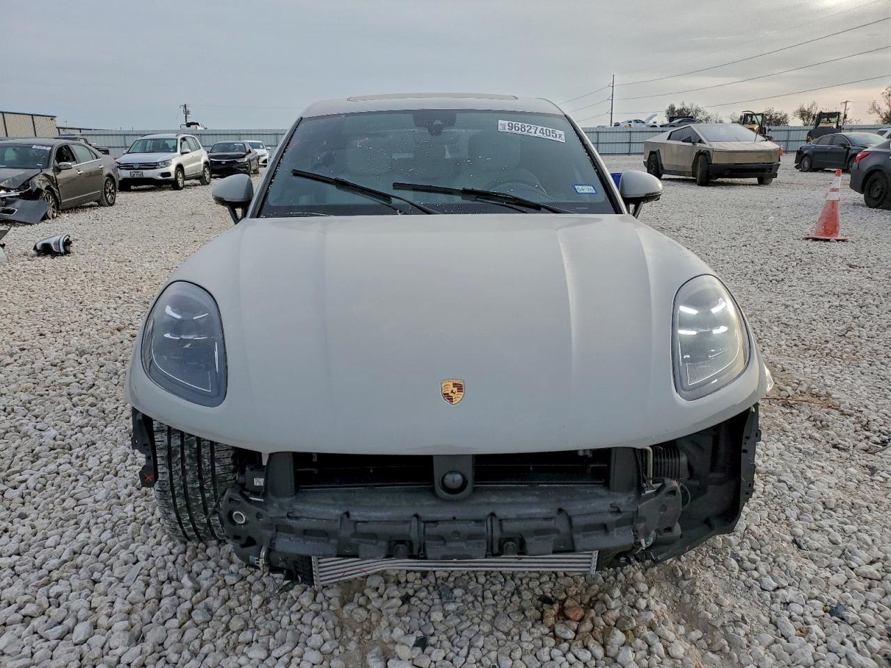 2024 PORSCHE Macan