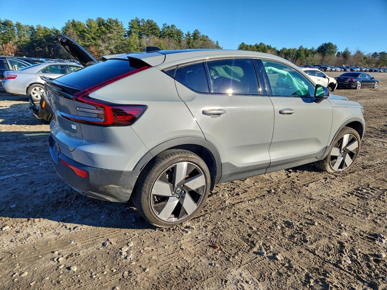 2024 VOLVO C40