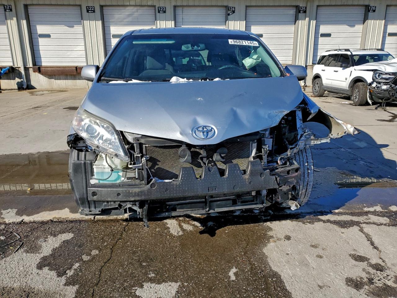 2015 TOYOTA SIENNA