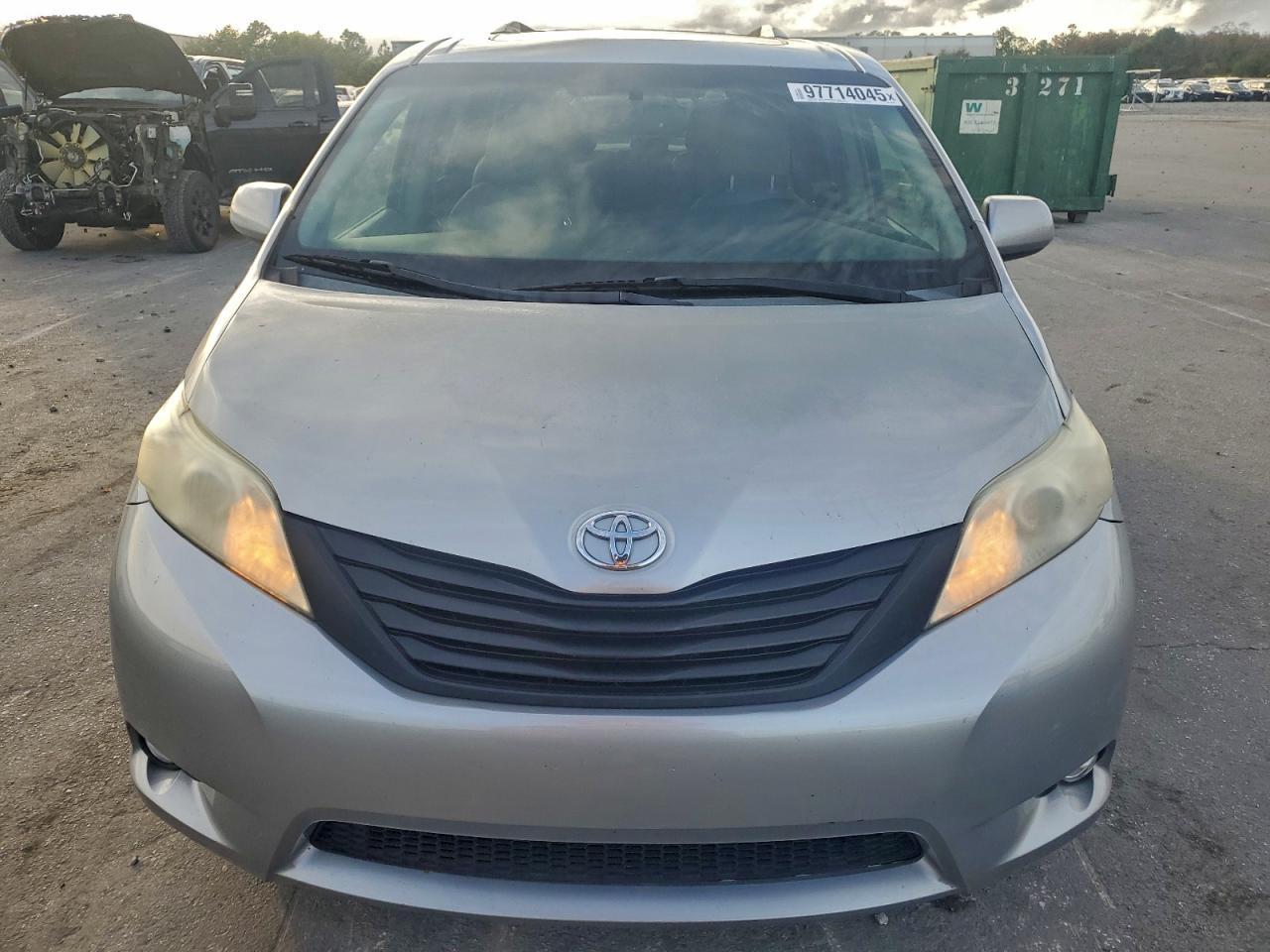 2015 TOYOTA SIENNA