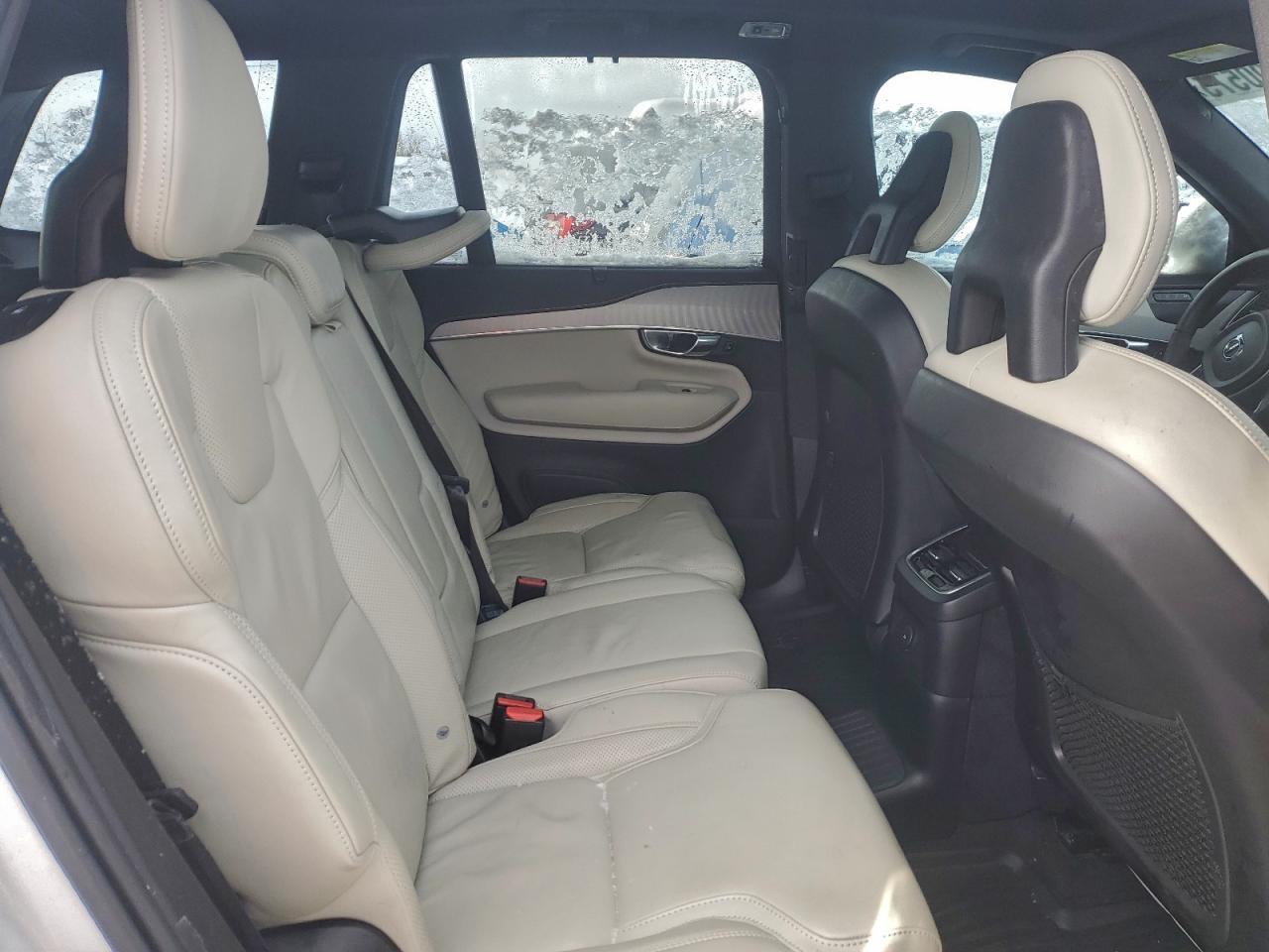 2022 VOLVO XC90