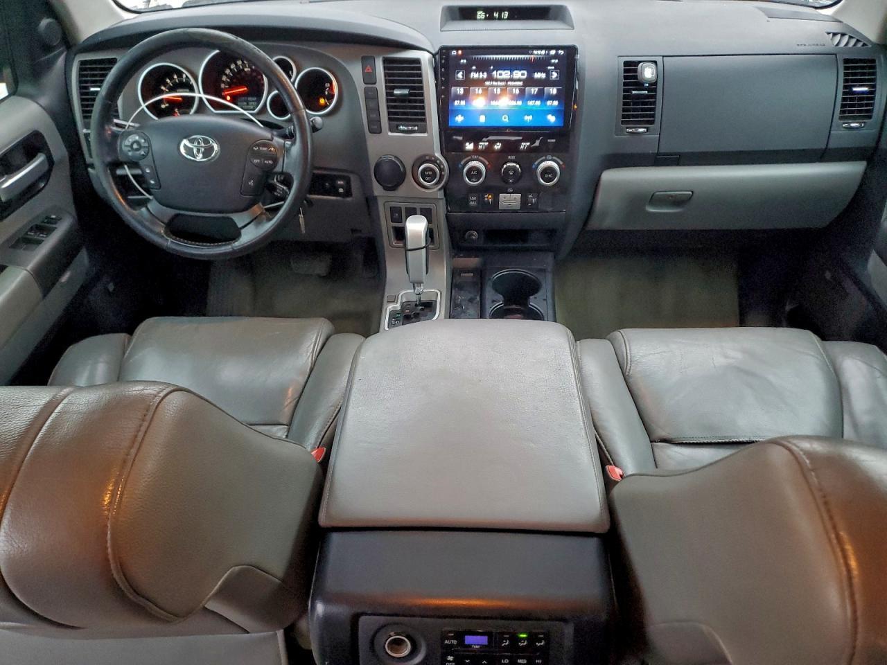 2011 TOYOTA Sequoia