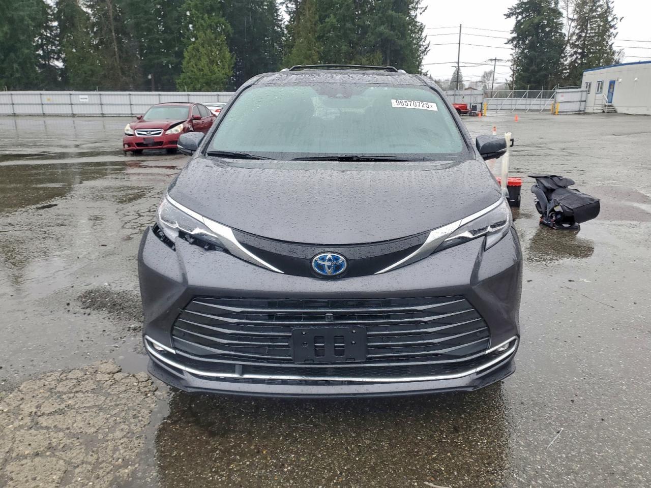 2025 TOYOTA SIENNA