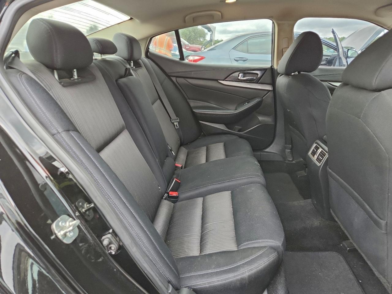 2017 NISSAN Maxima