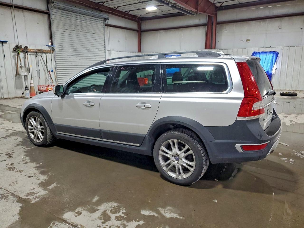 2016 VOLVO XC70