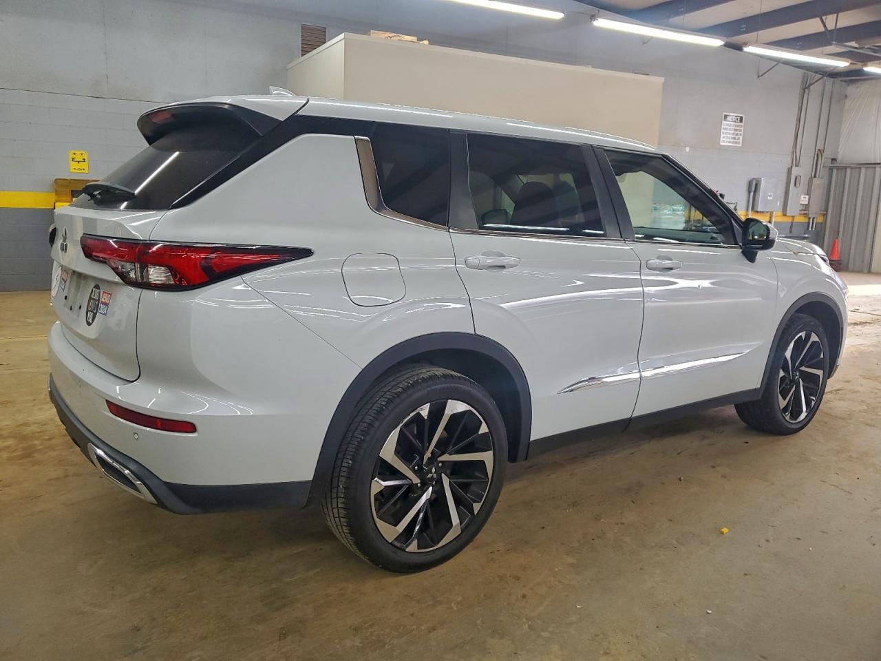 2022 MITSUBISHI outlander