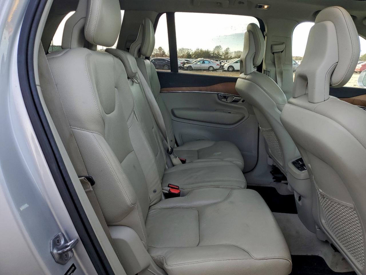 2016 VOLVO XC90