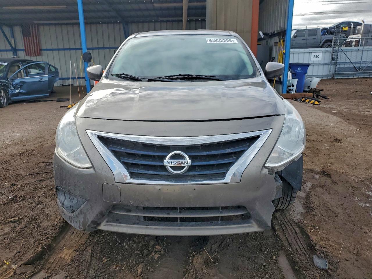 2016 NISSAN VERSA