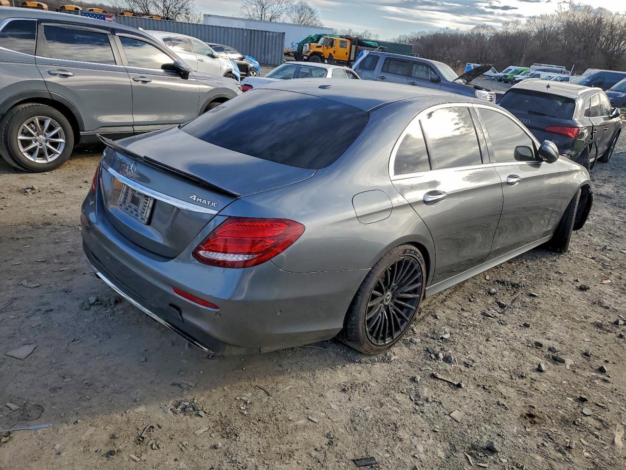 2017 MERCEDES-BENZ E-Class