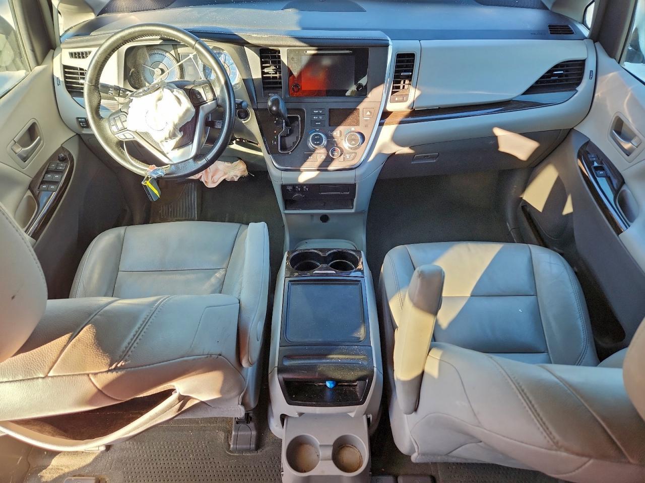 2015 TOYOTA SIENNA