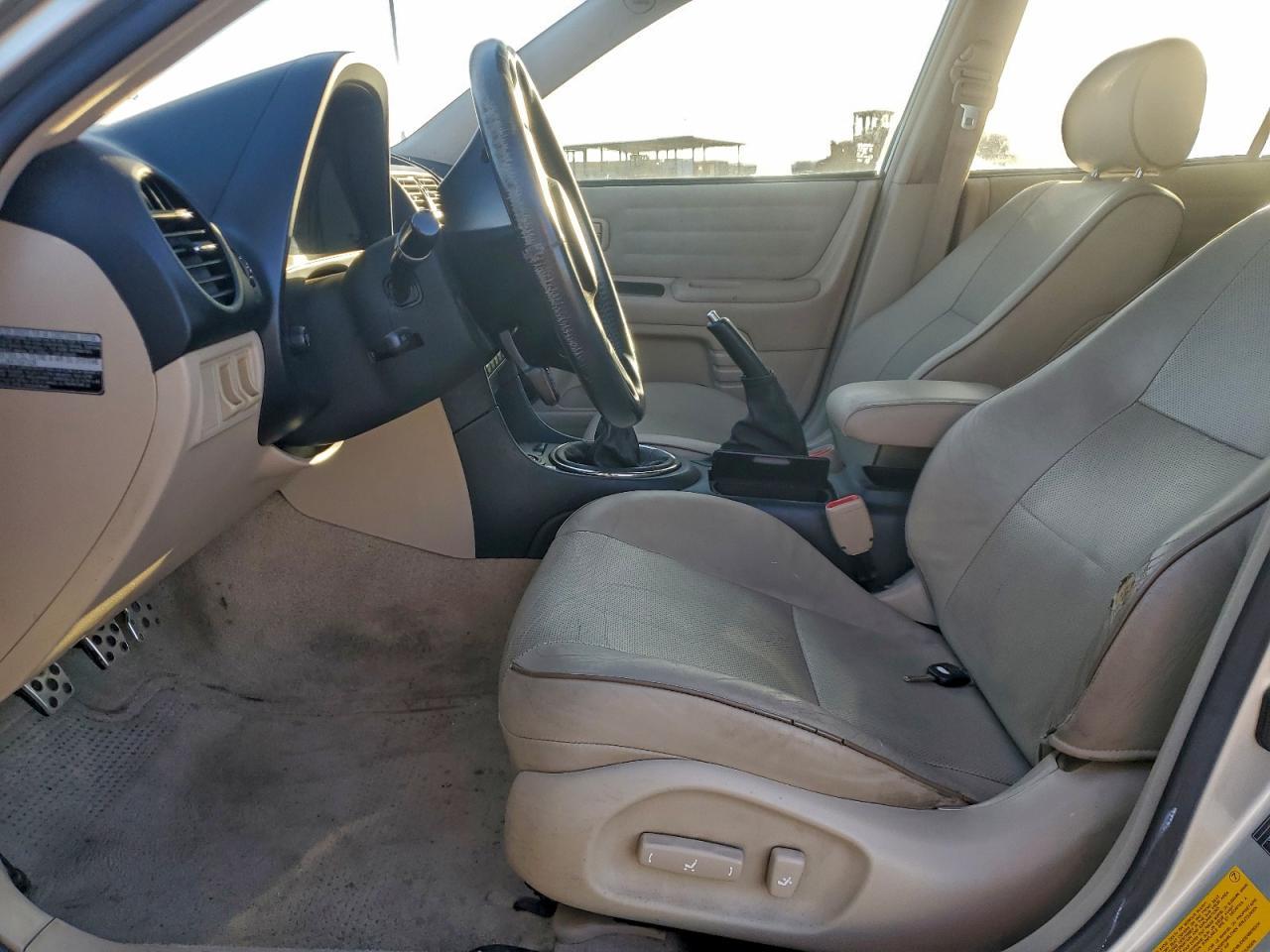 2002 LEXUS IS 300