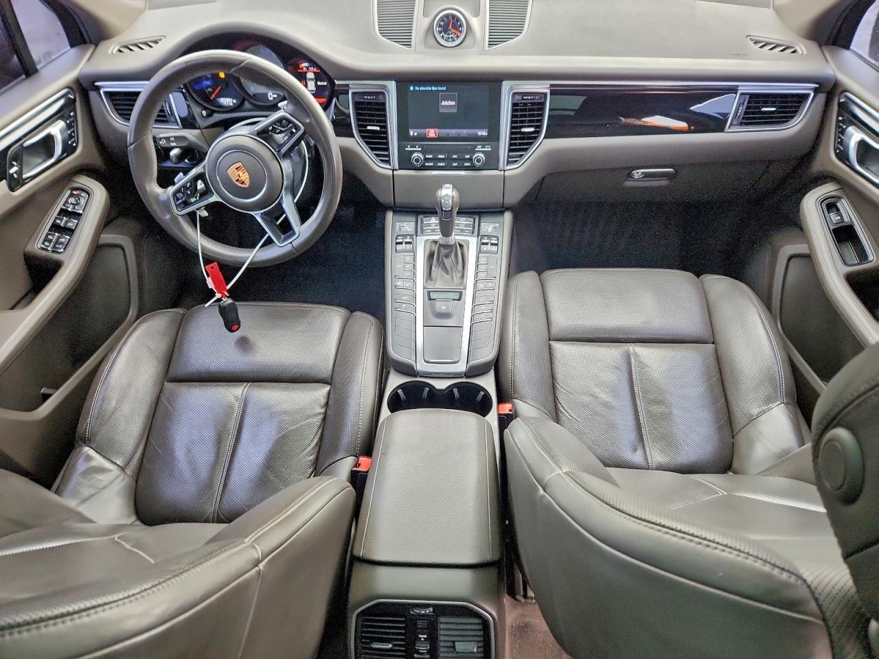 2017 PORSCHE Macan
