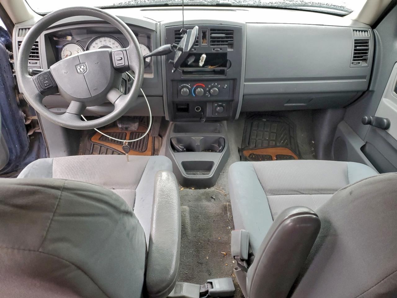 2005 DODGE Dakota