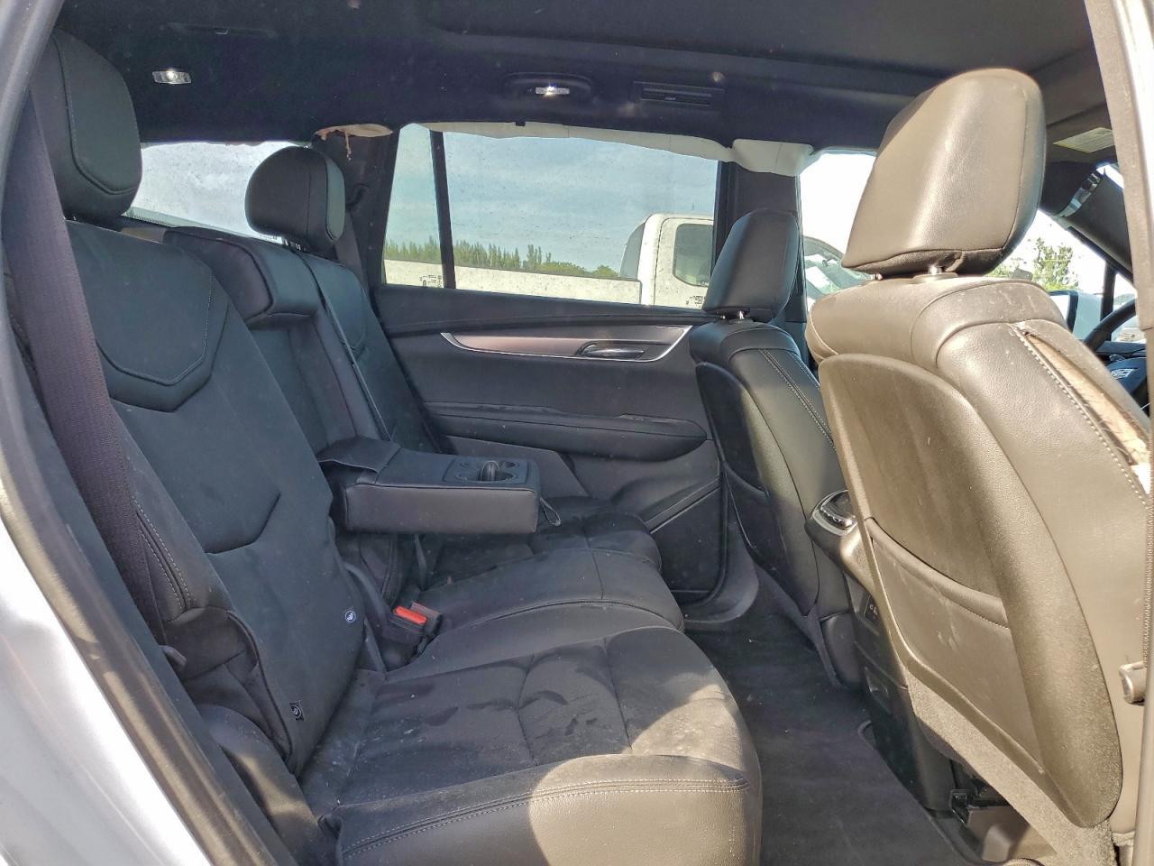 2025 CADILLAC XT6