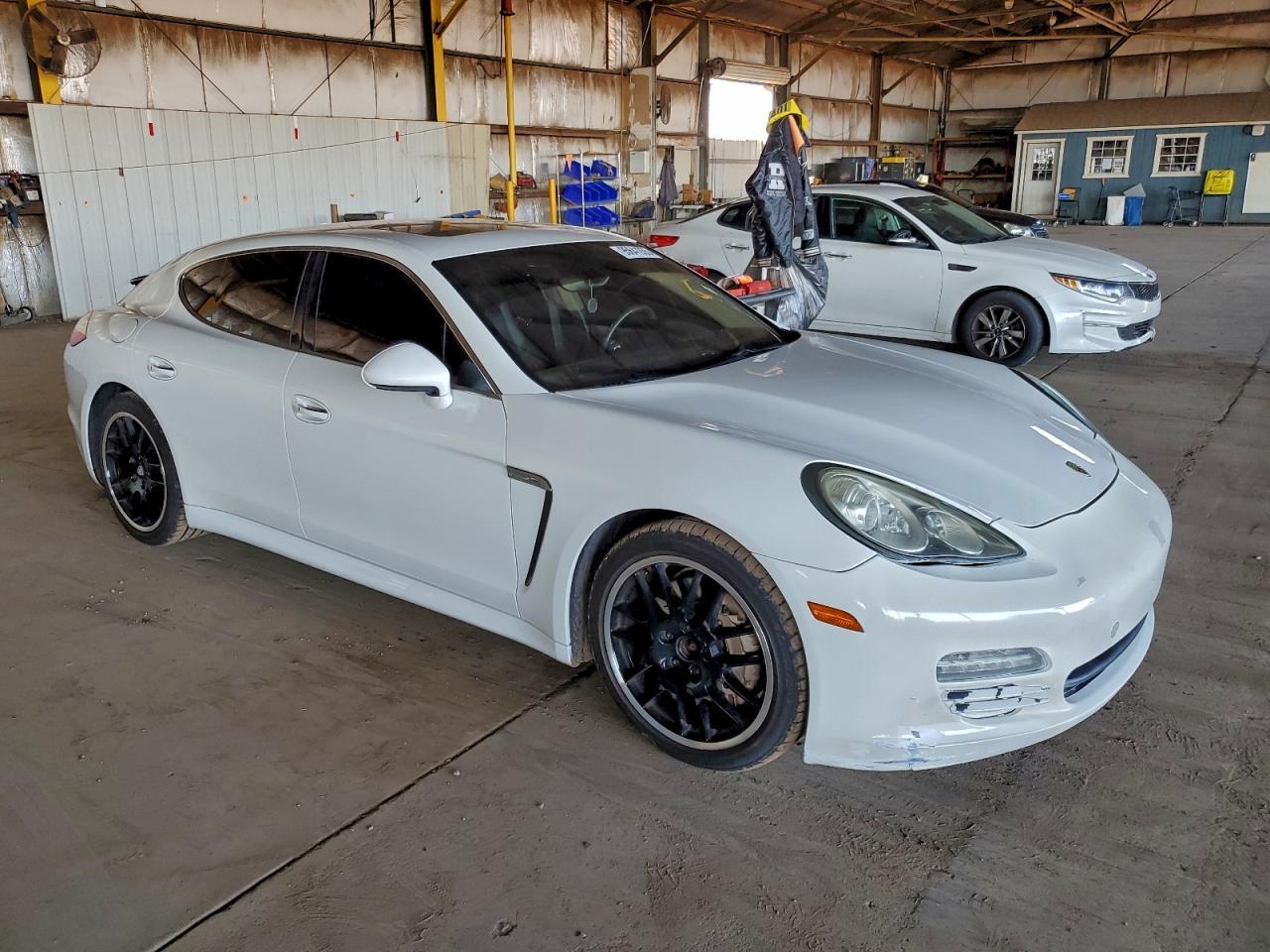 2011 PORSCHE Panamera