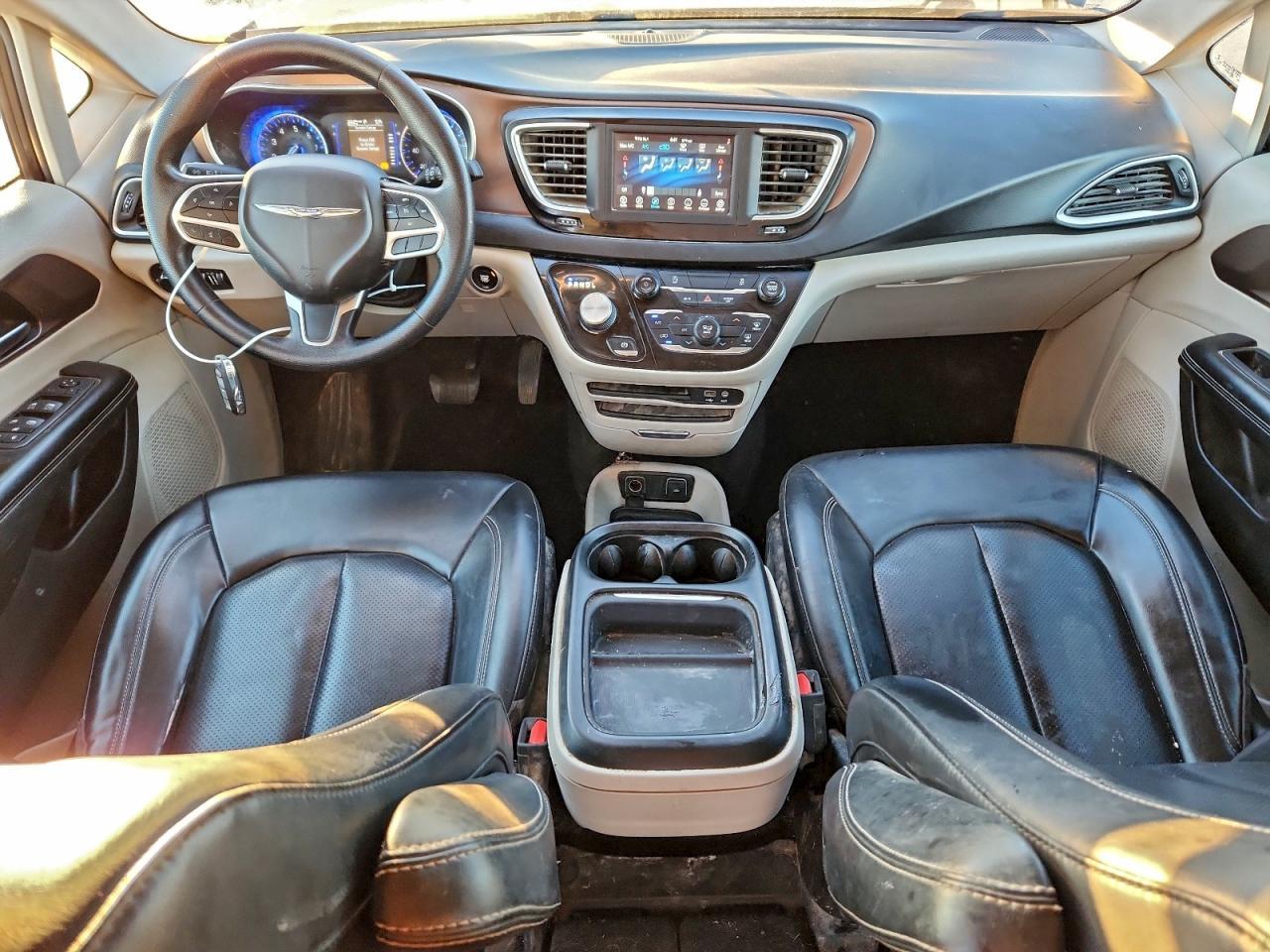 2020 CHRYSLER Voyager