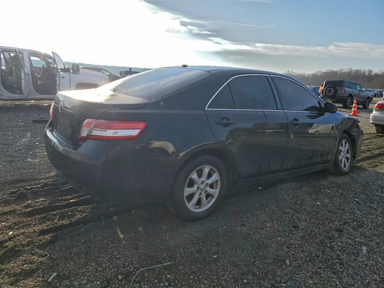 2011 TOYOTA CAMRY