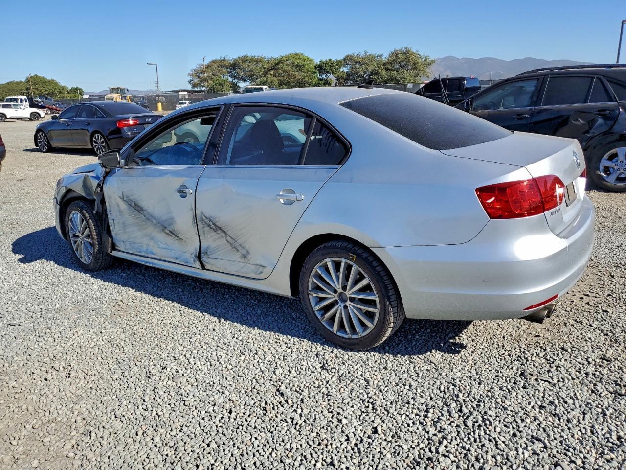 2011 VOLKSWAGEN JETTA