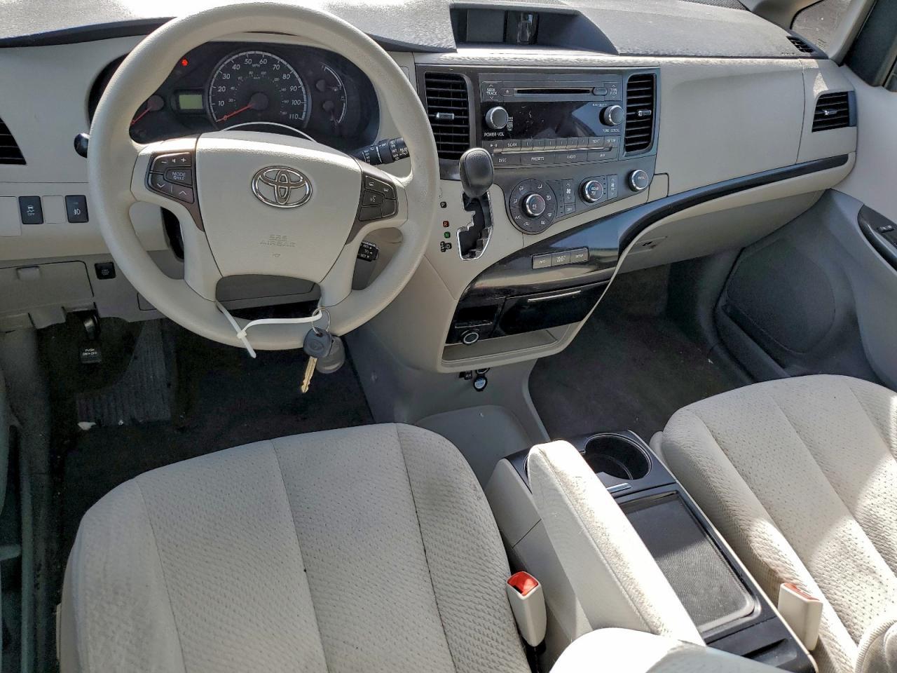 2012 TOYOTA SIENNA